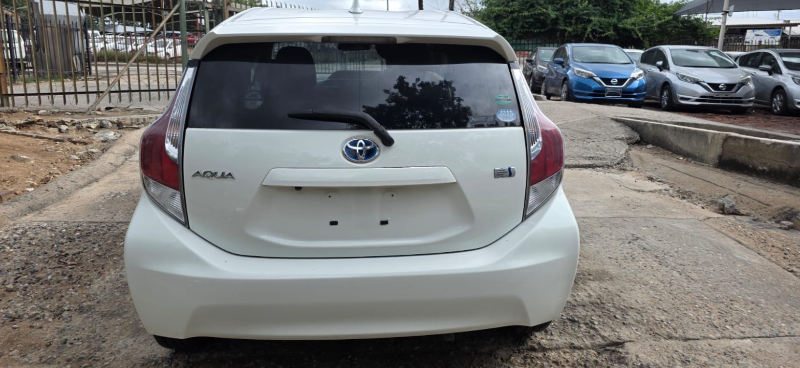 30510  TOYOTA AQUA  2017  