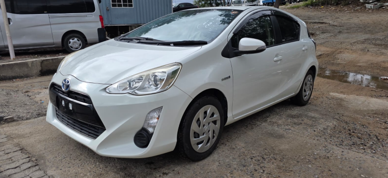  30510  TOYOTA AQUA  2017  