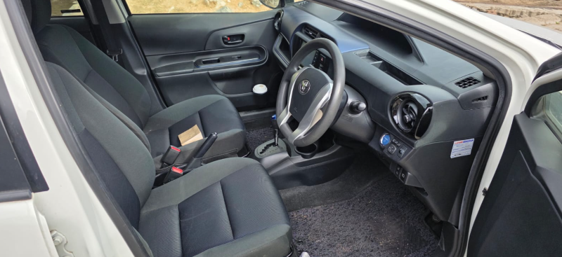  30510  TOYOTA AQUA  2017  