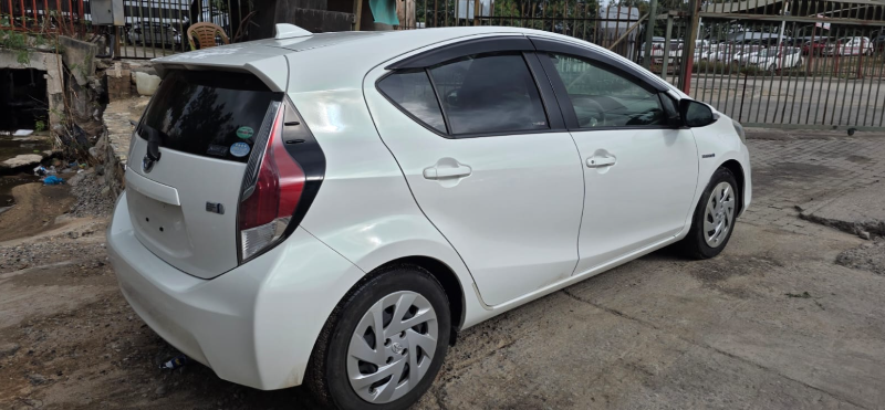  30510  TOYOTA AQUA  2017  
