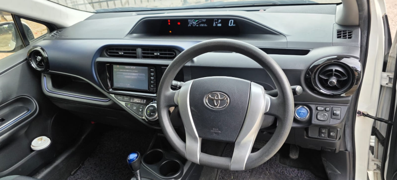  30510  TOYOTA AQUA  2017  