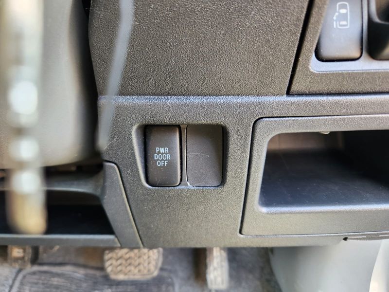  30515  TOYOTA SIENTA  2009  