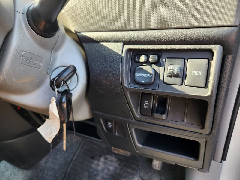  30515  TOYOTA SIENTA  2009  