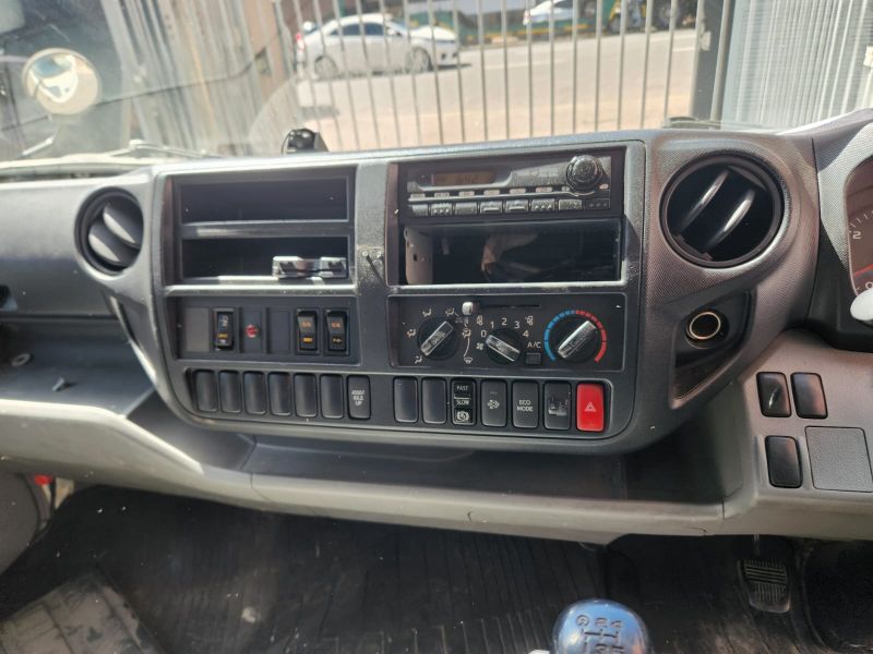  30517  HINO DUTRO  2014  