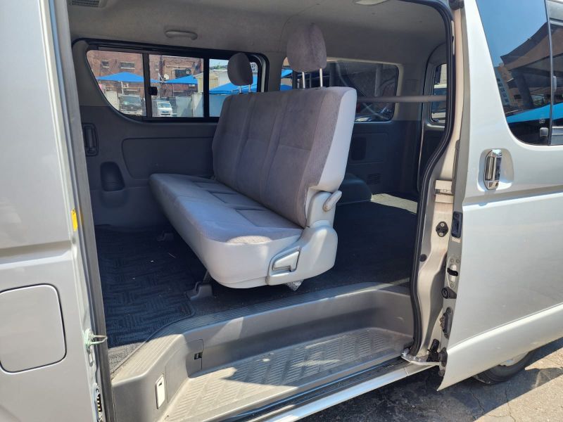  30521  TOYOTA REGIUS  2010  