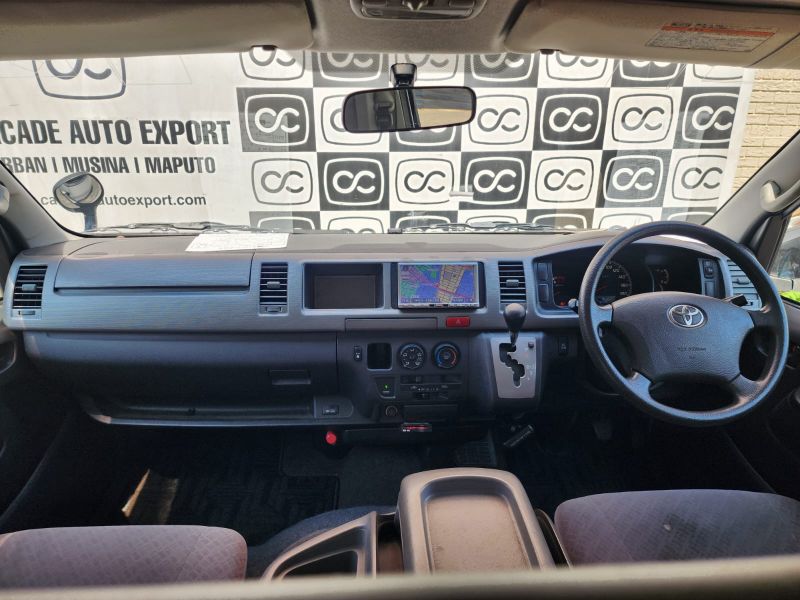  30521  TOYOTA REGIUS  2010  