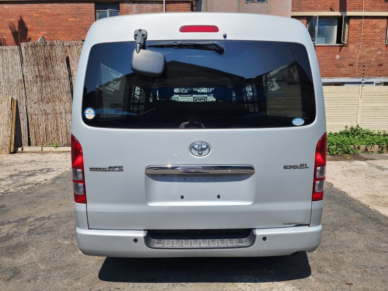  30521  TOYOTA REGIUS  2010  