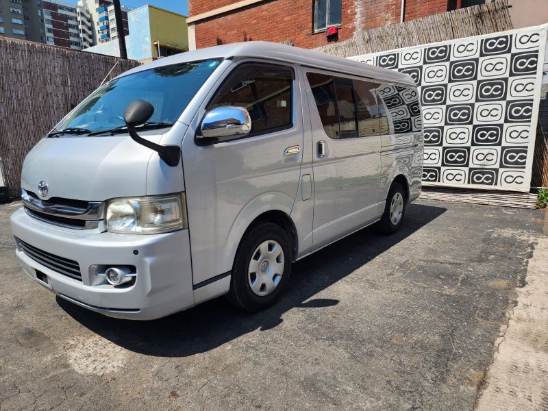 30521 TOYOTA REGIUS 2010 