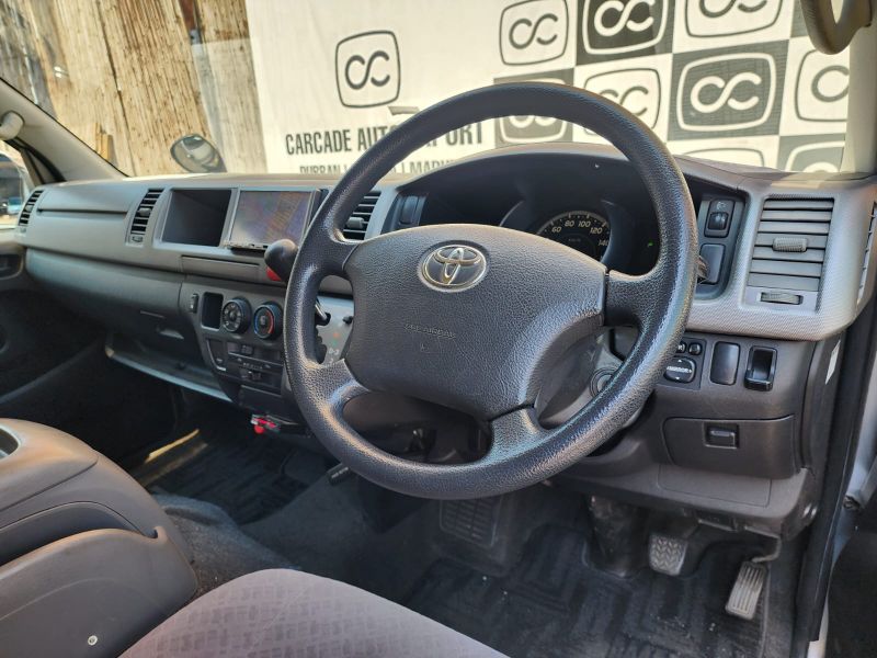  30521  TOYOTA REGIUS  2010  