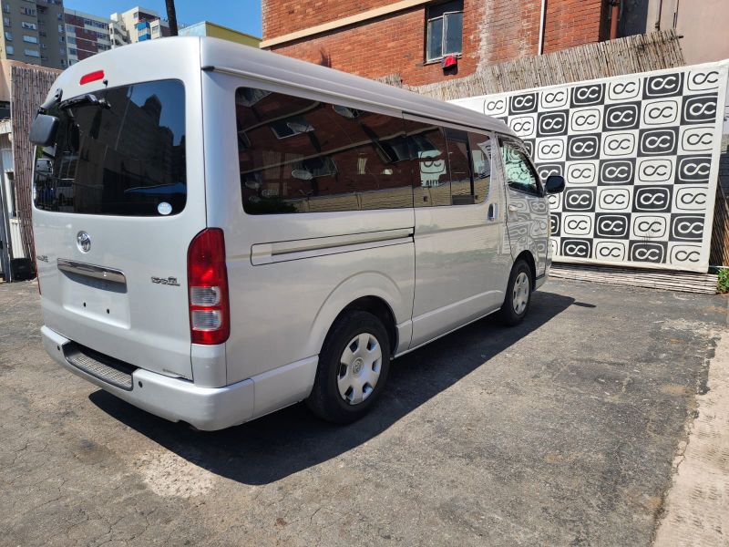  30521  TOYOTA REGIUS  2010  