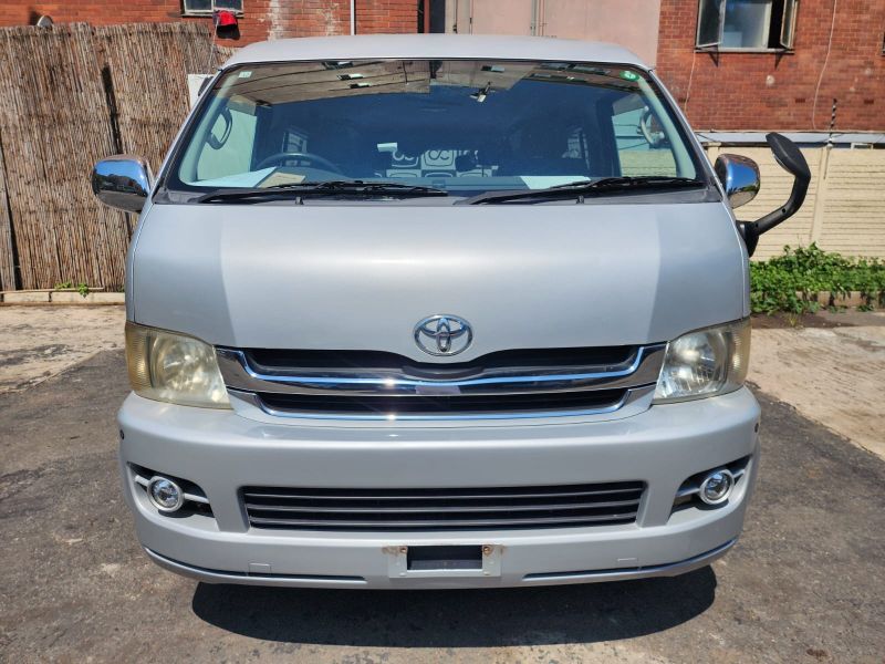  30521  TOYOTA REGIUS  2010  