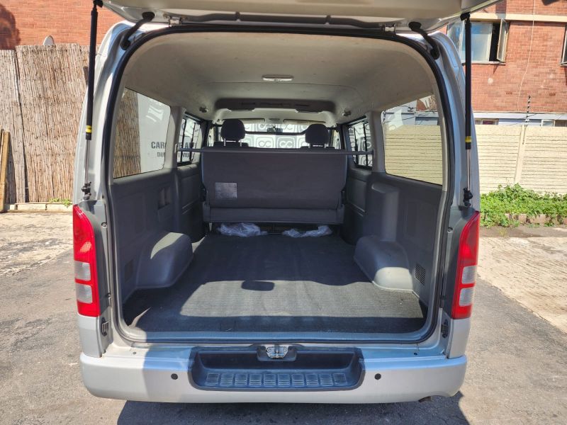  30521  TOYOTA REGIUS  2010  