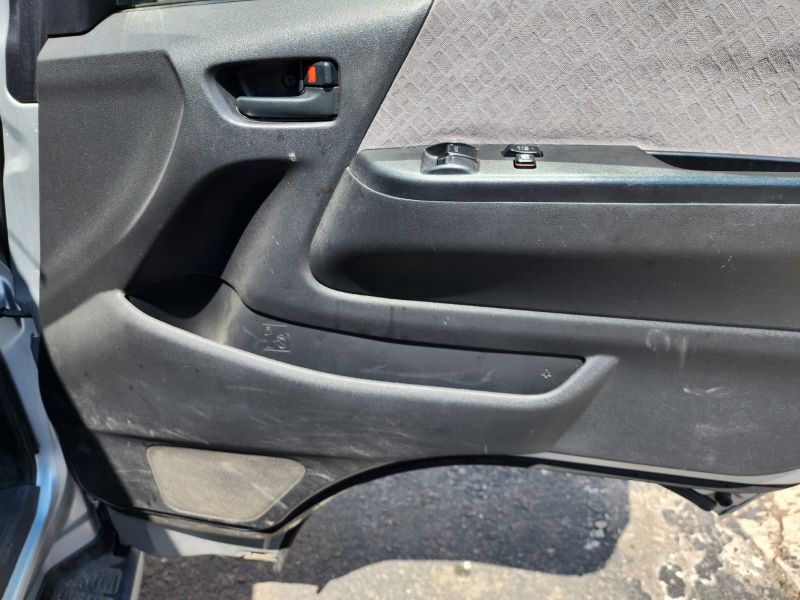  30521  TOYOTA REGIUS  2010  