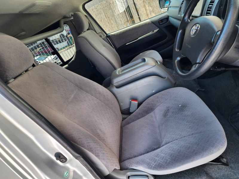  30521  TOYOTA REGIUS  2010  