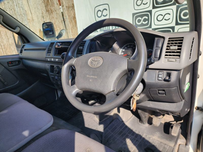  30525  TOYOTA HIACE  2005  