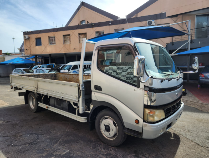  30527  HINO DUTRO  2005 