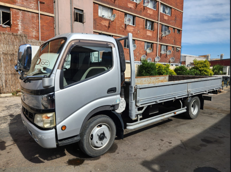  30527  HINO DUTRO  2005  