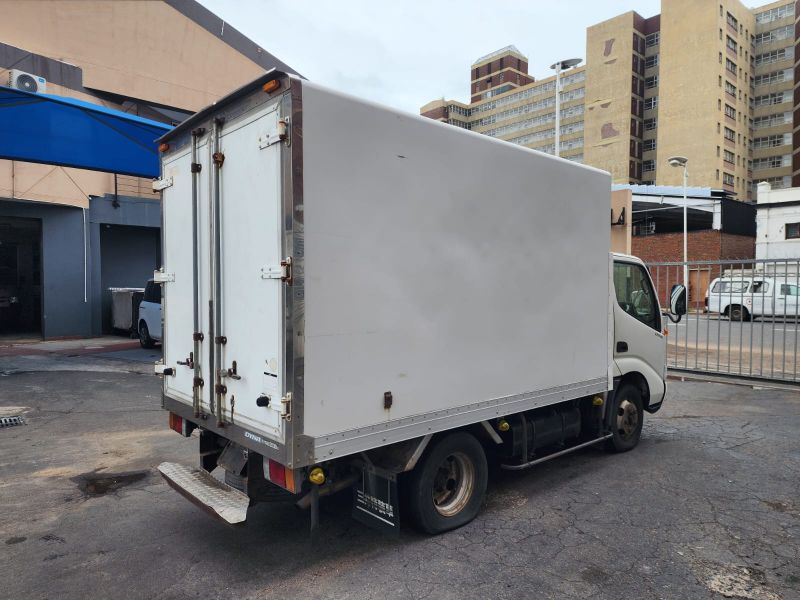  30529  TOYOTA DYNA  1999  