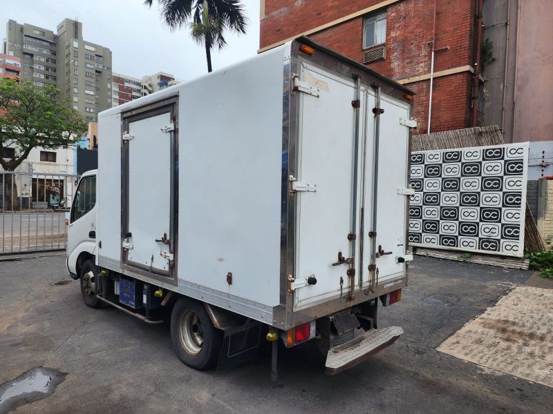  30529  TOYOTA DYNA  1999  