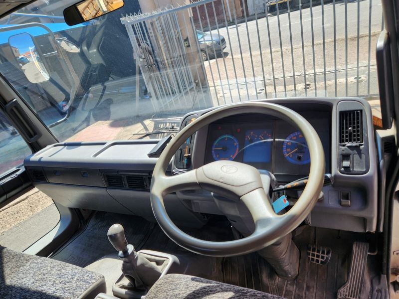  30531  TOYOTA DYNA  1996  