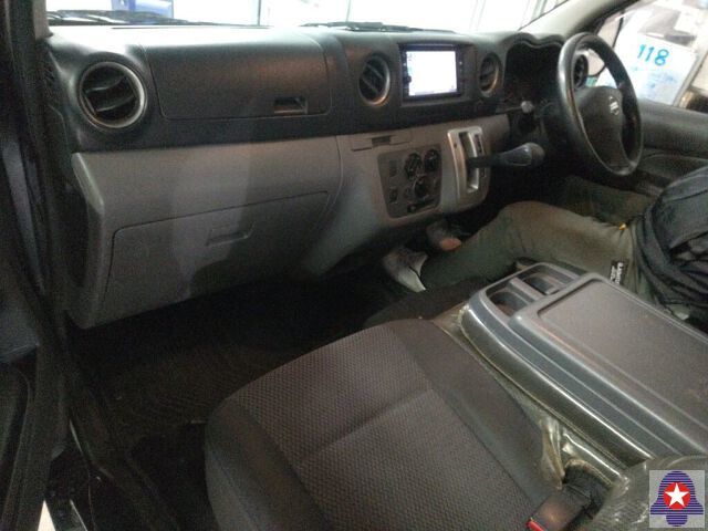  30533  NISSAN CARAVAN  2017  