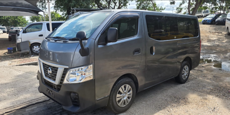  30533  NISSAN CARAVAN  2017  