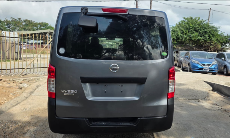 30533  NISSAN CARAVAN  2017  