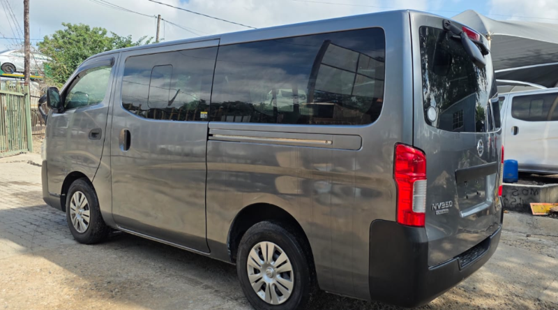 30533  NISSAN CARAVAN  2017  