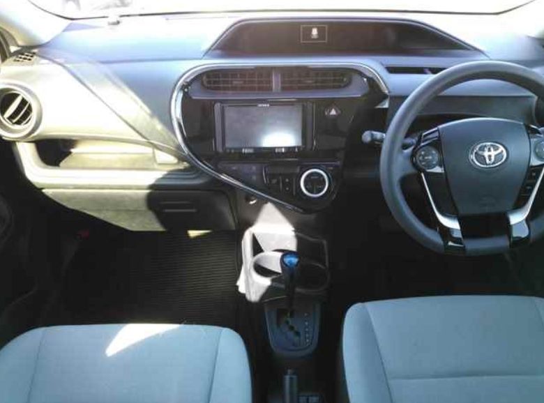  30539  TOYOTA AQUA  2018  