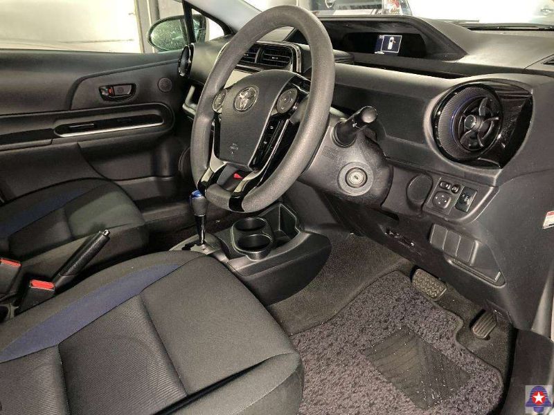  30557  TOYOTA AQUA  2017  