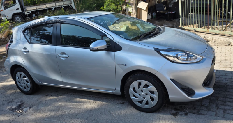  30557  TOYOTA AQUA  2017 