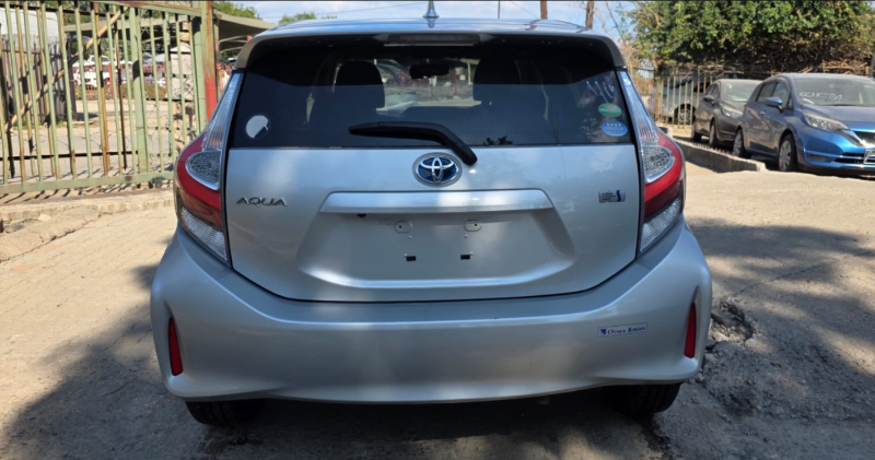  30557  TOYOTA AQUA  2017  