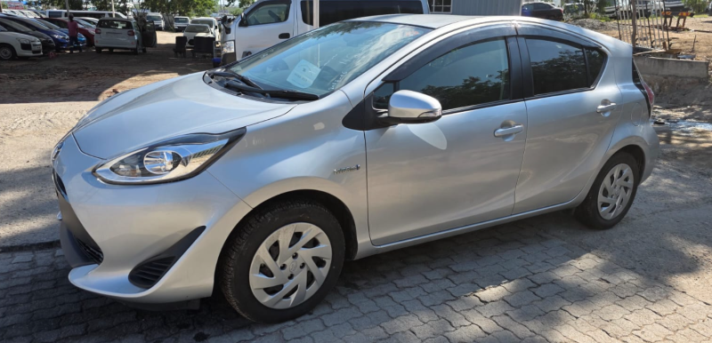 30557  TOYOTA AQUA  2017  