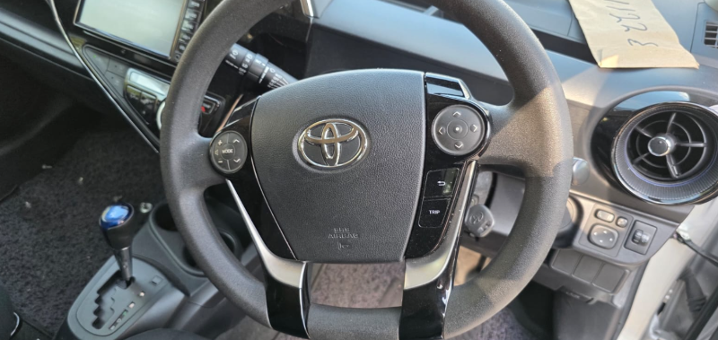  30557  TOYOTA AQUA  2017  