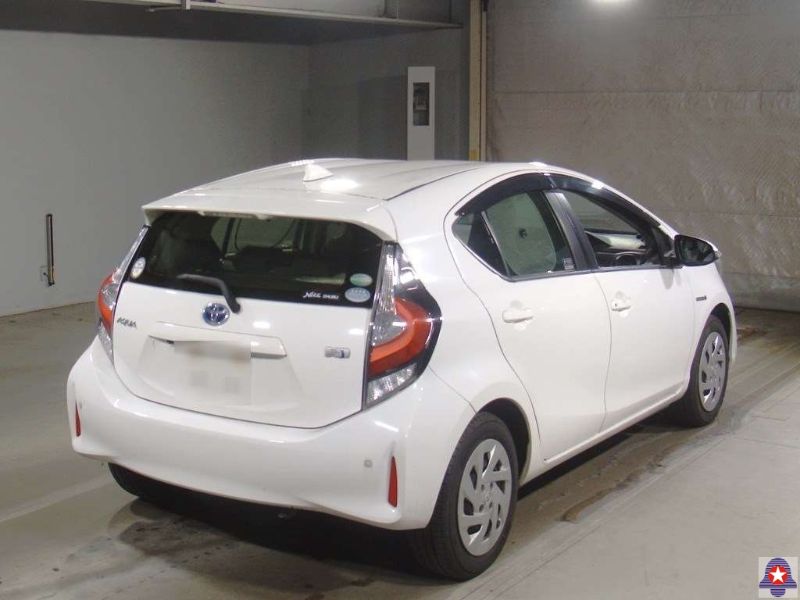  30558  TOYOTA AQUA  2018  