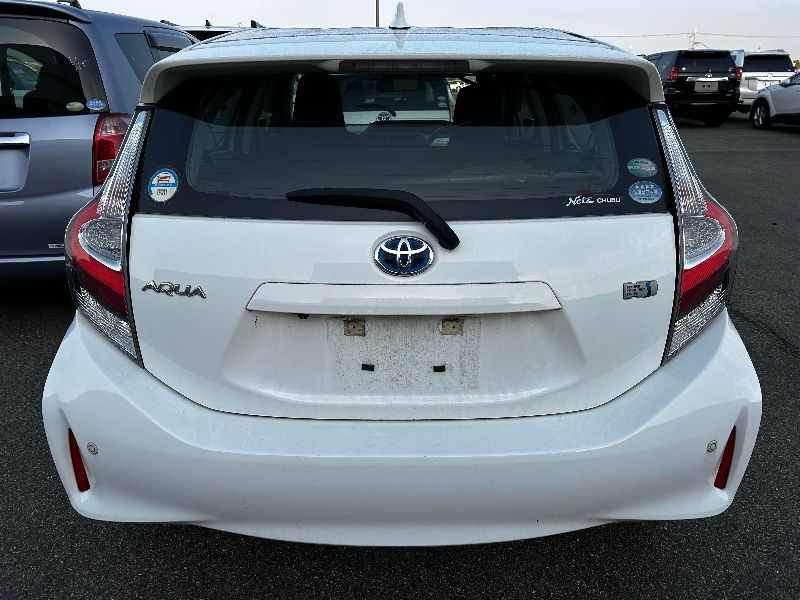  30558  TOYOTA AQUA  2018  