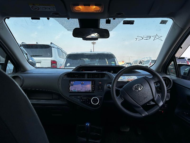  30558  TOYOTA AQUA  2018  