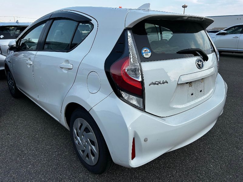  30558  TOYOTA AQUA  2018  