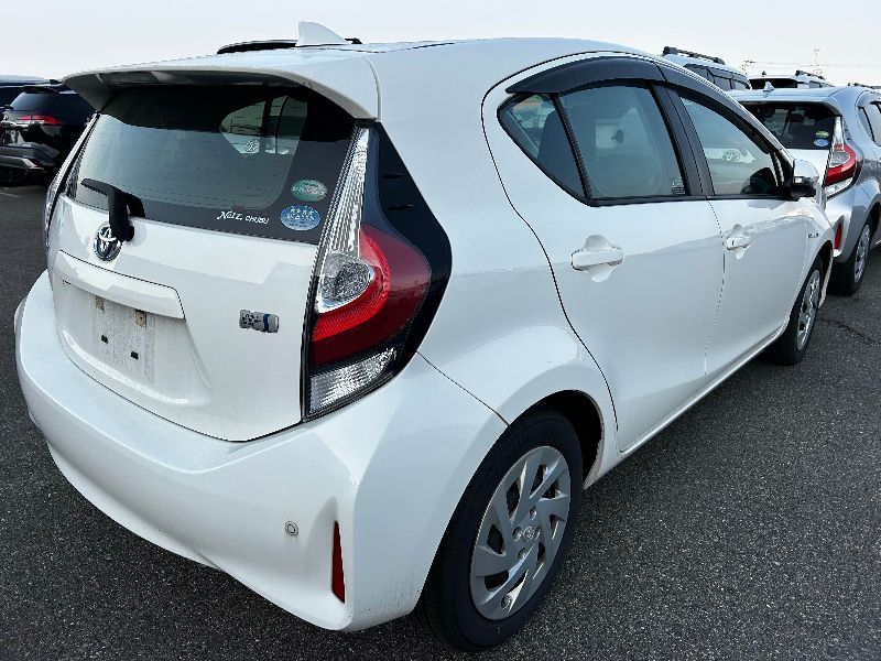  30558  TOYOTA AQUA  2018  