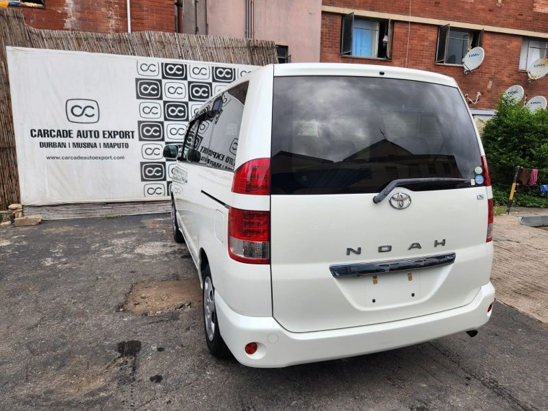  30561  TOYOTA NOAH  2006  