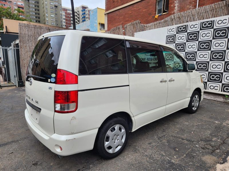  30561  TOYOTA NOAH  2006  