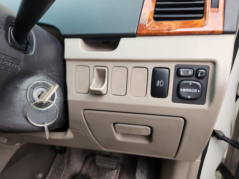  30561  TOYOTA NOAH  2006  