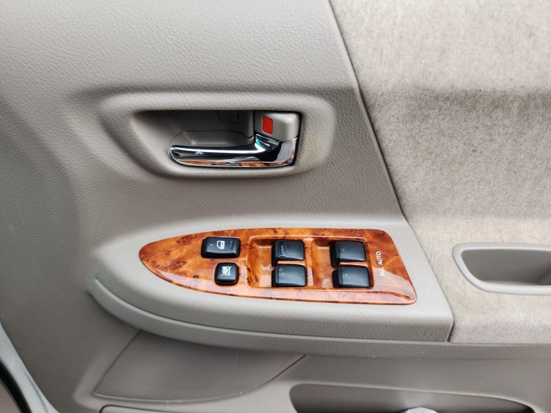  30561  TOYOTA NOAH  2006  