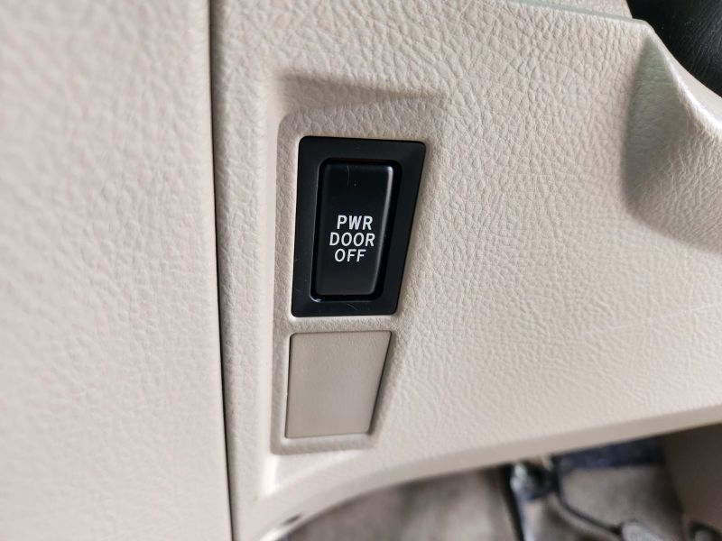  30561  TOYOTA NOAH  2006  