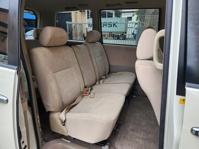  30561  TOYOTA NOAH  2006  