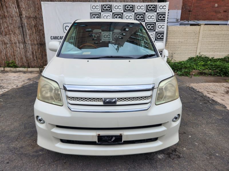  30561  TOYOTA NOAH  2006  