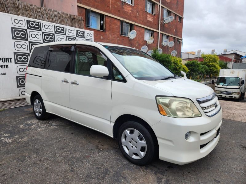  30561  TOYOTA NOAH  2006  