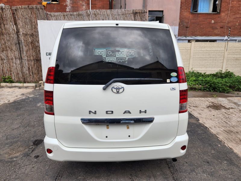  30561  TOYOTA NOAH  2006  