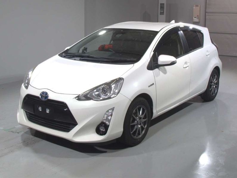  30564  TOYOTA AQUA  2017 