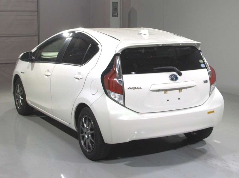  30564  TOYOTA AQUA  2017  